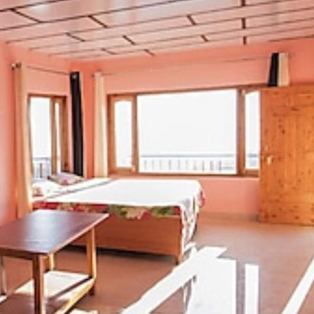 Orange Guest House Dharmkot Дхарамсала Стая снимка